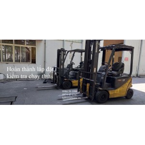 Thay lốp đặc 18x7-8 Thunderpro, 16x6-8 Komachi, 15x4.5-8 Komachi cho xe nâng điện 1.5 tấn Komatsu FB15-12, FB15M-12 tại nhà máy bao bì Việt Thắng